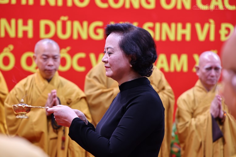 731-hai-cot-liet-si-cau-sieu-cho-anh-linh-731-liet-si-truoc-gio-truy-dieu-an-tang_nguoiphattu_com 2.jpg